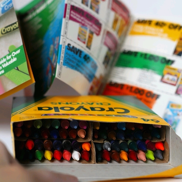 Vintage 1992 Crayola Tin with Original Crayons - Picture 4 of 12